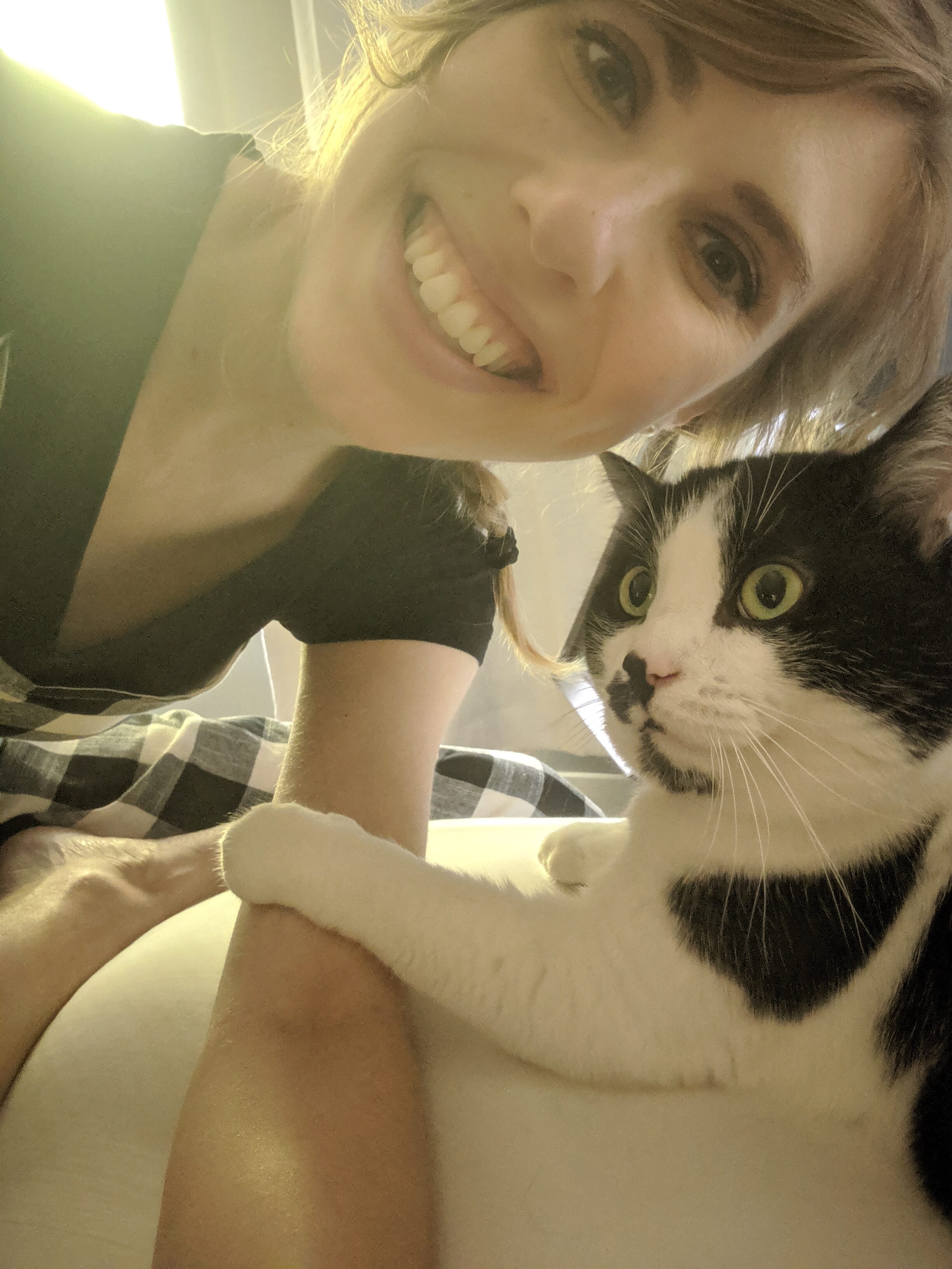 kelsey owens with her cat domino
